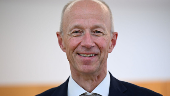 Kultusminister Schwarz erläutert Bildungspaket im Landtag