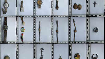 Schmuck aus Kanal in Mannheim gefischt: Polizei veröffentlicht Foto