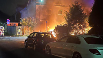 Brände in Oberursel: Drei geparkte Autos gehen in Flammen auf