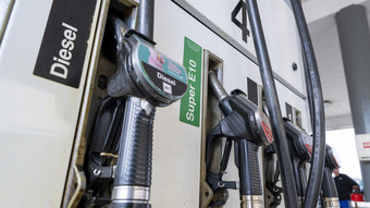 ADAC zu Spritpreisen: Diesel und Benzin weniger teuer