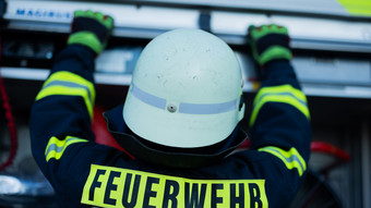 Frankfurt-Bornheim: Brand mit Verletzten in Mehrfamilienhaus