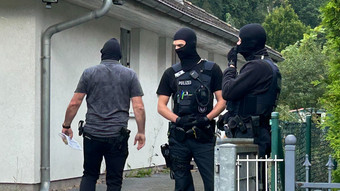 «Compact»-Magazin verboten: Polizei durchsucht Objekte in Hessen