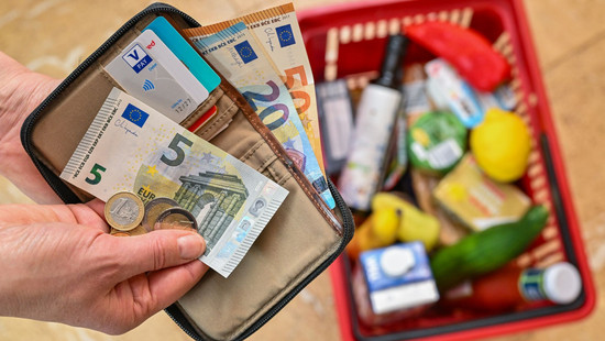 Inflationsrate in Hessen steigt leicht: Auch Lebensmittelpreise schuld