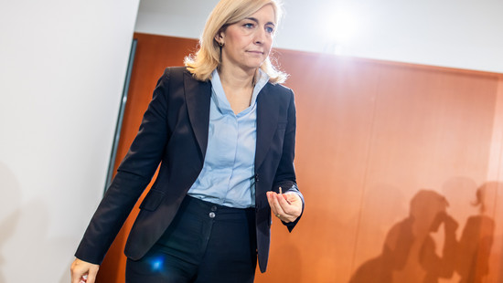 Gesundheitswesen: Kabinett billigt Sparpaket für stabile Kassenbeiträg