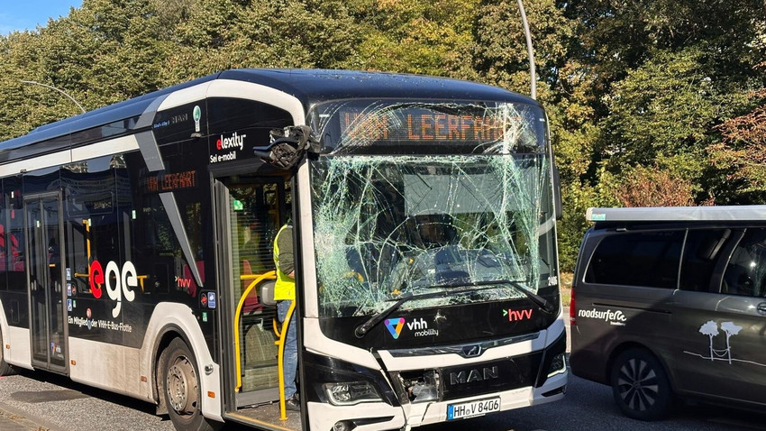 20 Menschen bei Busunfall in Hamburg verletzt - auch Kinder