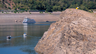 «Blanker Wahnsinn»: Niedrigwasser trifft Edersee-Tourismus