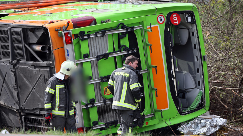 Ermittlungen gegen den Fahrer nach Flixbus-Unfall bei Leipzig