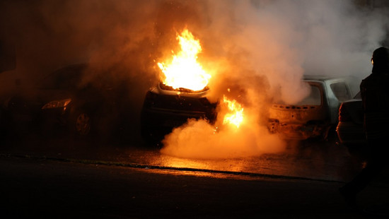 Autos in Flammen: Polizei in Fulda vermutet Brandstiftung