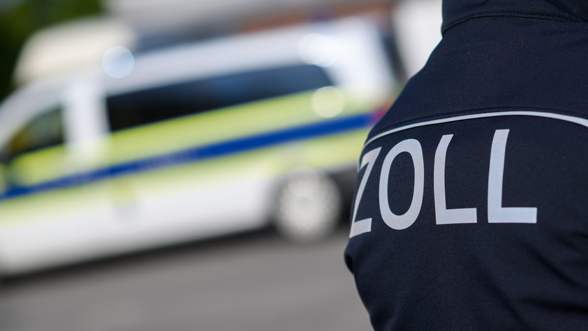 Großangelegte Aktion gegen Schwarzarbeit - neun Haftbefehle