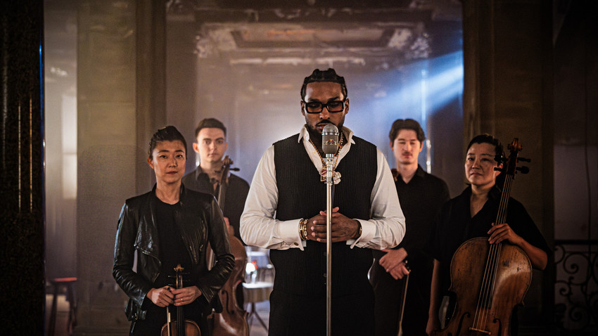 Frankfurter Rapper reezy mit Symphonieorchester