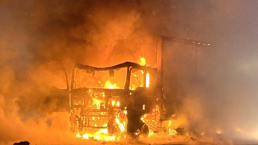 Am Kirchheimer Dreieck: Lkw auf A7 in Vollbrand geraten