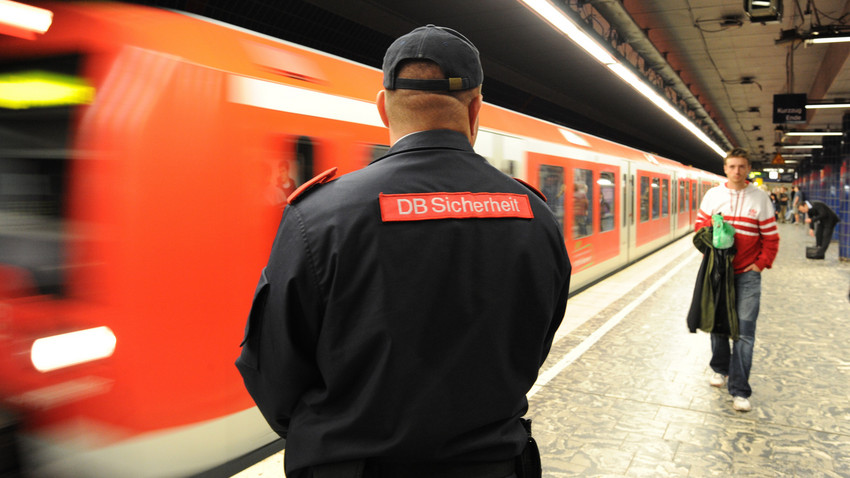 Senior stürzt in Offenbach auf Gleisbett - Vorläufige Festnahme