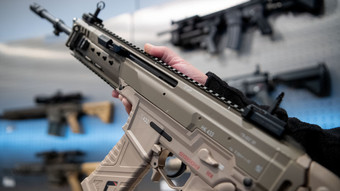 Vater und Sohn mit Waffenarsenal festgenommen