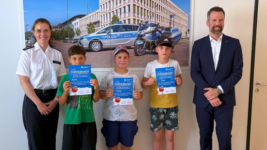 Andere schauten weg, sie halfen: 3 Gießener Jungs geehrt