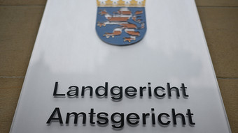 Polizisten vor Gericht: Diensthund auf Opfer gehetzt und Tat vertuscht