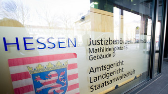 Lebenslange Haft für Mord vor Augen der Tochter