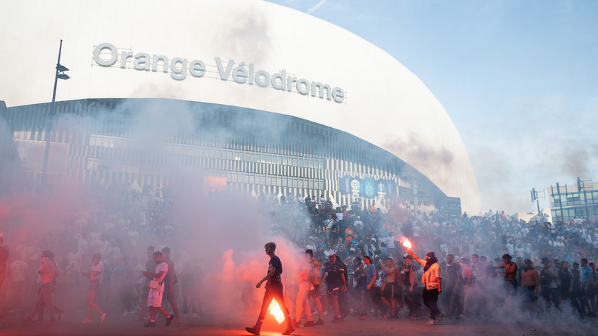 Nach Randalen in Marseille: Verletzter Eintracht-Fan wieder stabil