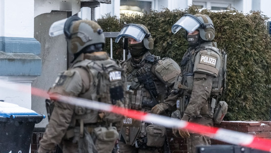 Großkrotzenburg: Stundenlanger SEK-Einsatz in Mehrfamilienhaus