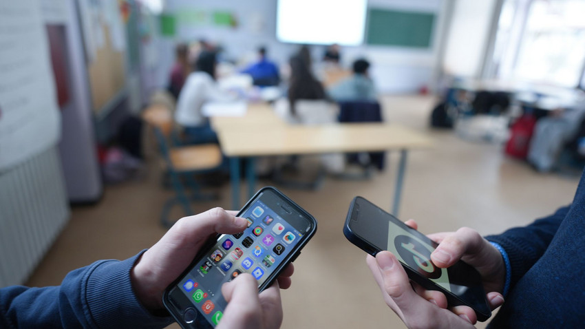 Social Media und KI: Hessen gibt Millionen für Bildung aus
