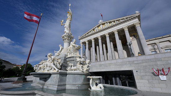 Nationalratswahl in Österreich: Rechtsnationale FPÖ laut Umfragen vorn