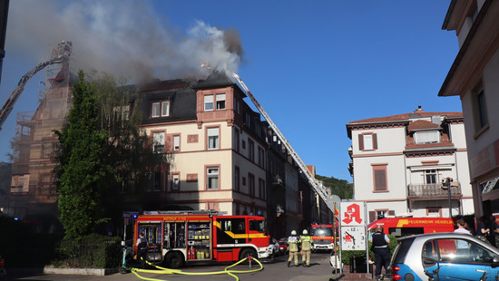 Dachstuhlbrand in Heidelberg-Neuenheim - Haus unbewohnbar
