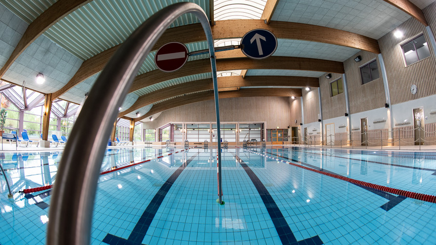 Oben-ohne-Schwimmen für alle: Göttingen will Regelung beibehalten