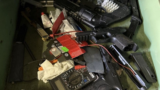 Razzia gegen Drogen- und Waffenhändler in Hessen