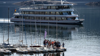Edersee: Kind wird auf Schiff von Hund gebissen und kommt in Klinik