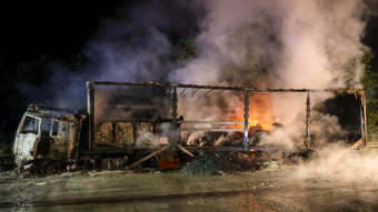 Keine Rettungsgasse auf A7: Feuerwehr kam zu spät zum Unfall