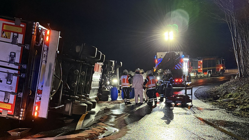 LKW auf glatter Straße umgekippt: Sperrung am Kreuz Kassel-West