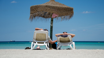 Umfrage aus Ludwigshafen: Paare genervt von Urlaubsbegleitung