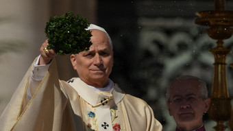 Erste Ostermesse für Papst Leo: Friedensbotschaft im Vatikan