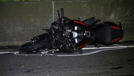 Unfall auf A66 bei Wiesbaden: Motorradfahrer nach Crash überrollt
