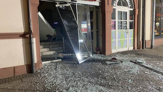 Frankfurt: Geldautomatensprenger wegen versuchten Mordes angeklagt