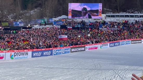 Skispringen in Willingen: Althaus gewinnt vor Weltrekord-Kulisse