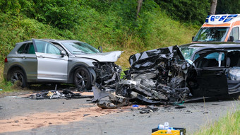 Frontalzusammenstoß: 64-Jähriger aus Mücke tödlich verunglückt