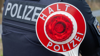 Gau-Bickelheim: Bei 200 km/h gedrängelt - US-Autobahn-Touri gestoppt