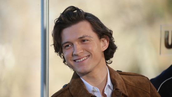 Tom Holland häkelt