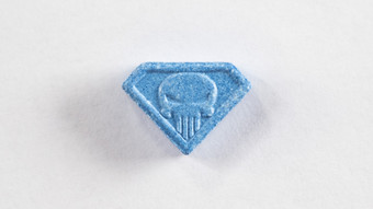 Nach Tod einer 13-Jährigen: "Blue Punisher"-Ecstasy auch in Hessen