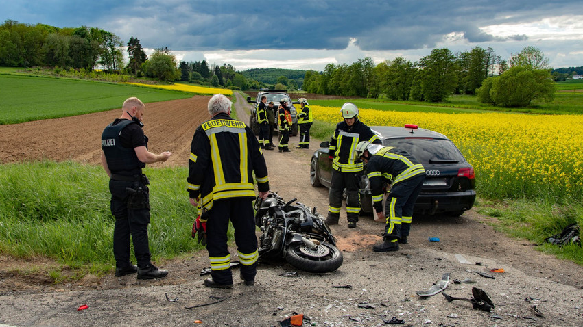 Missglückter Überholversuch bei Grünberg: Motorradfahrer stirbt