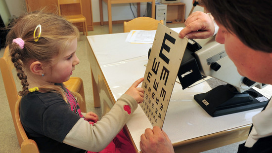 Untersuchung von Grundschulkindern: Schlechte Augen und oft zu dick