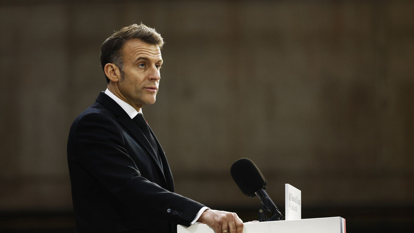Macron will monatlichen Offline-Tag für Kinder und Jugend