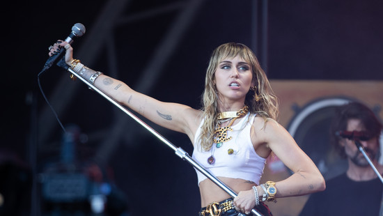 miley cyrus: neues albumcover begeistert die fans