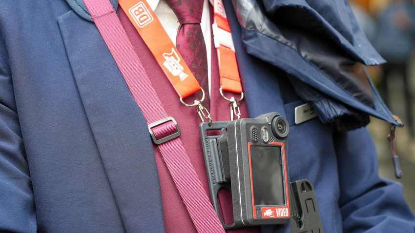 Hessen: Bodycams sollen Zugbegleiter vor Übergriffen schützen