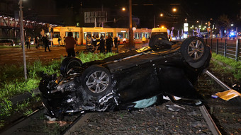 Schwerer Unfall in Mannheim: Mercedes-Fahrer (18) missachtet Rotlicht