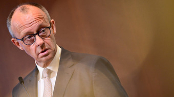 Umfragewerte von Kanzler Merz auf historischem Tiefpunkt
