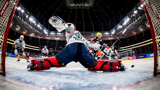 Derbysieg im Wintergame: Löwen Frankfurt schlagen Adler Mannheim